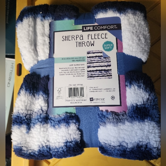 New! Kids sherpa blanket - Picture 2 of 2